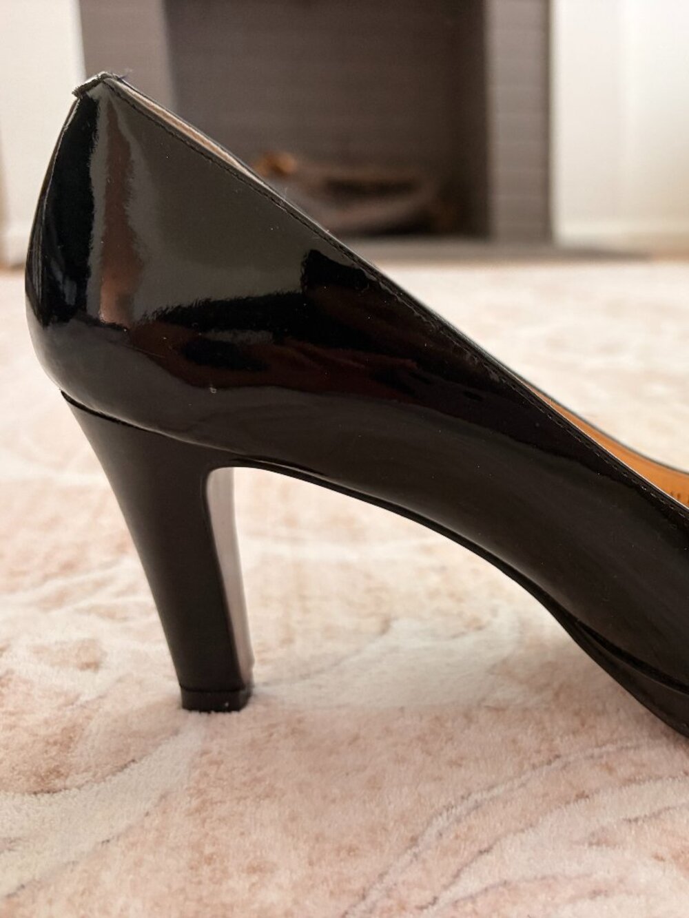 Cole Haan black 3in round toe heels in 6 - Picture 2 of 3